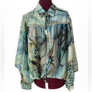 Flowy wide sleeved blouse